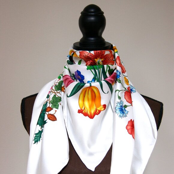 Display #2 Gucci Scarf Iconic Flora Print White Silk Wrap - Picture 12 of 14